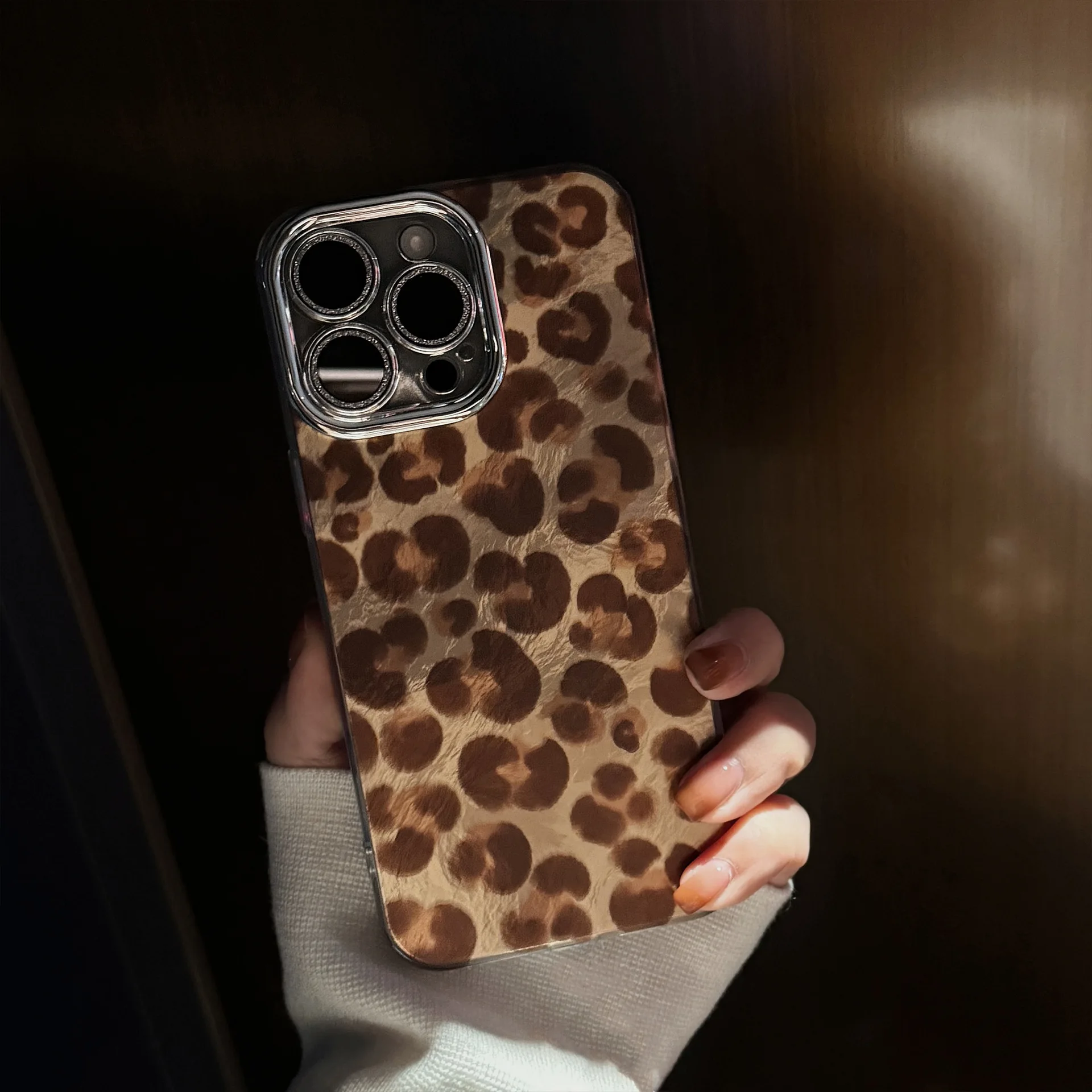 Luxury Leopard Print With Lany - مراجعة Glitter Shockproof Case وسعره