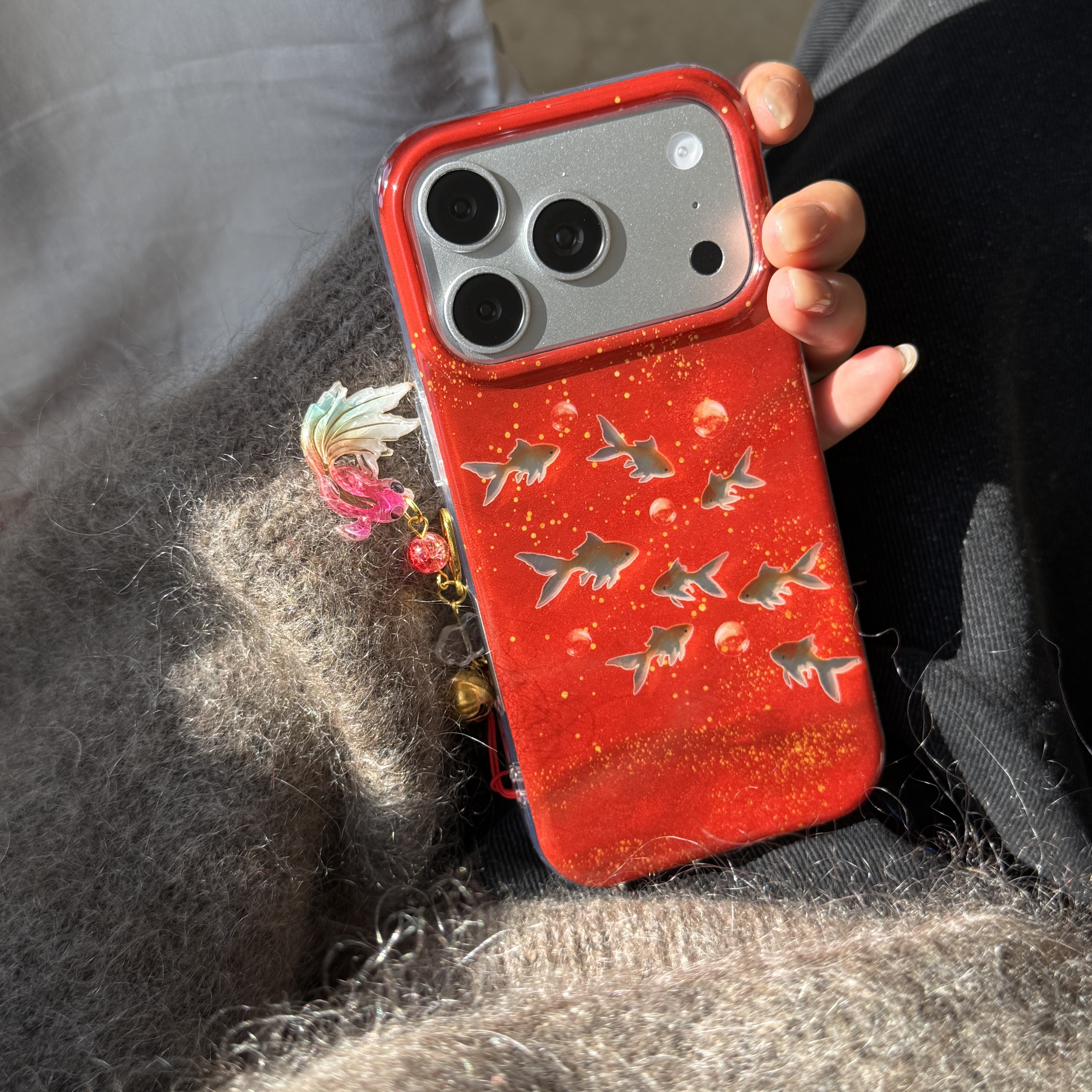 Lucky Red Glitter Goldfish & B - مراجعة Phone Cases Redbubble وسعره